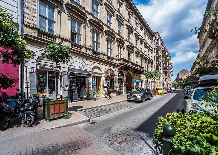 Kiraly 28-1 Entire Aircon Center Apartment